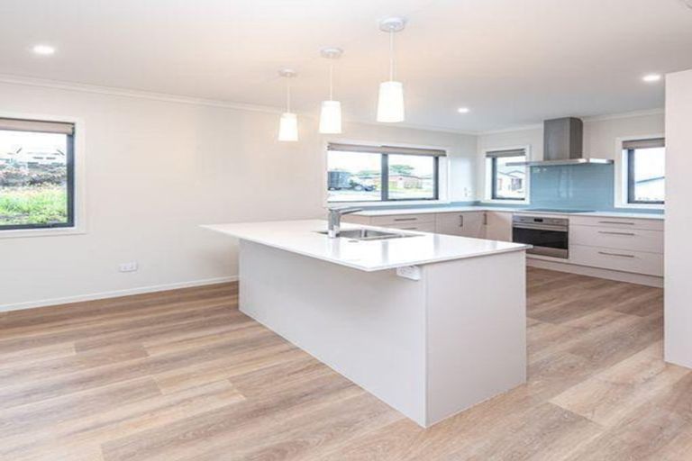 Photo of property in 32 Tirimoana Place, Otamatea, Whanganui, 4501