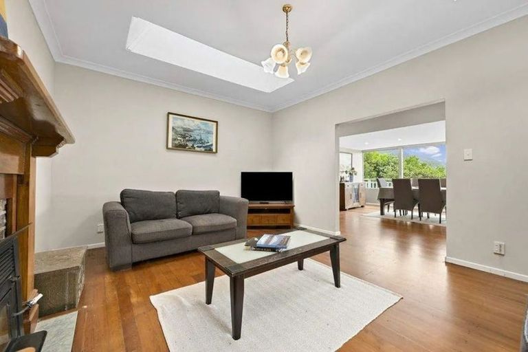 Photo of property in 15 Ferry Road, Days Bay, Lower Hutt, 5013