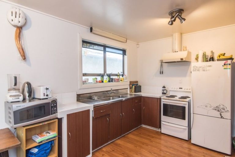 Photo of property in 84 Northland Road, Northland, Wellington, 6012