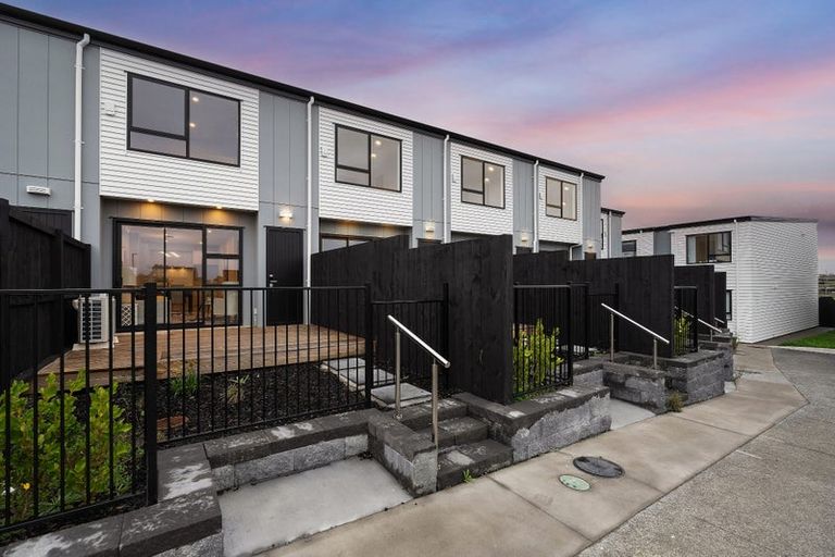 Photo of property in 2/16 Clara Road, Silverdale, 0932