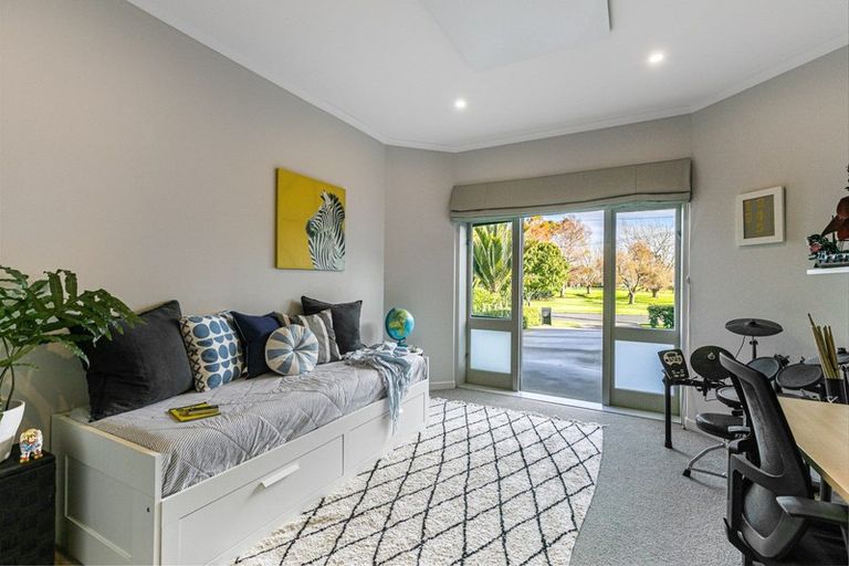 Photo of property in 18 Wairoa Road, Narrow Neck, Auckland, 0624