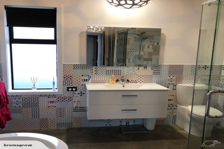 Photo of property in 56 Whakatomo Place, Havelock North, 4130