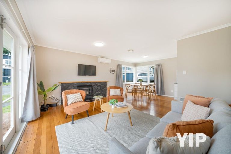 Photo of property in 54 Batchelor Street, Newlands, Wellington, 6037