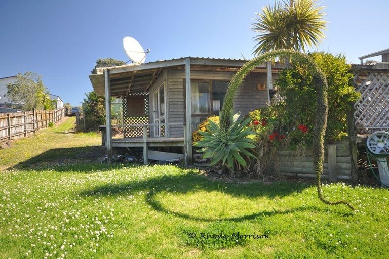 Photo of property in 32 Sandy Beach Road, Tinopai, 0593