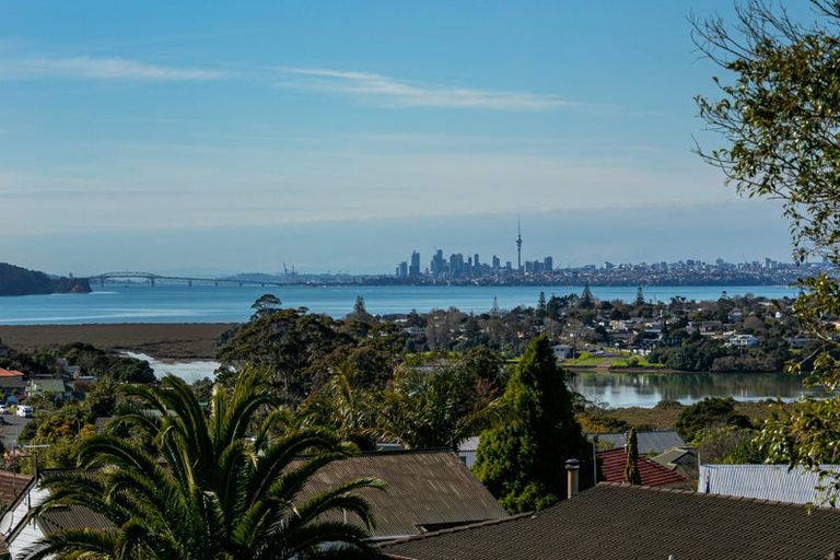 Photo of property in 44 West Harbour Drive, West Harbour, Auckland, 0618