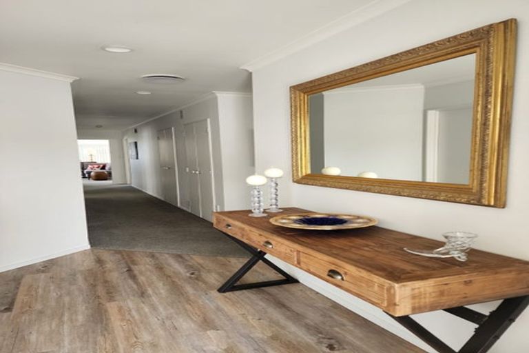 Photo of property in 12 Shelter Grove, Frankleigh Park, New Plymouth, 4310