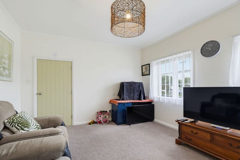 Photo of property in 21 Robert Street, Marton, 4710