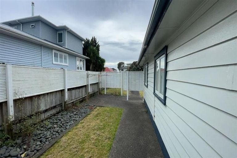 Photo of property in 216 Te Atatu Road, Te Atatu South, Auckland, 0610