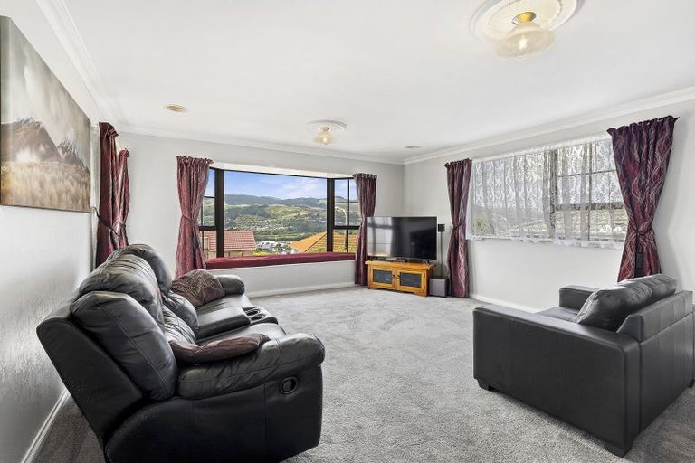 Photo of property in 16 Ordley Grove, Tawa, Wellington, 5028