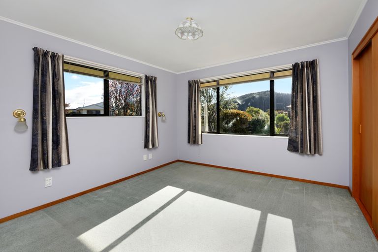 Photo of property in 2 Harcourt Place, Wakefield, 7025