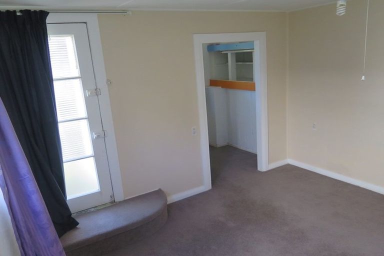 Photo of property in 28 Melbourne Road, Island Bay, Wellington, 6023