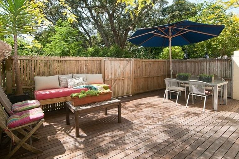 Photo of property in 3/73 Princes Street, Northcote Point, Auckland, 0627