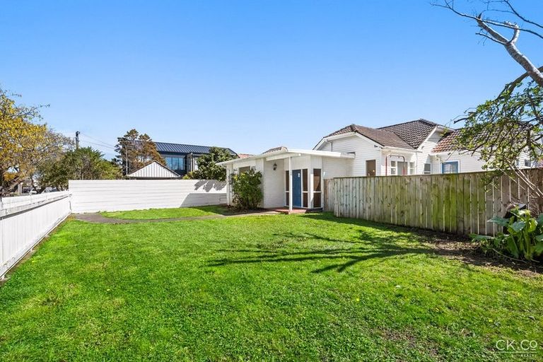Photo of property in 13 Mahoe Street, Eastbourne, Lower Hutt, 5013