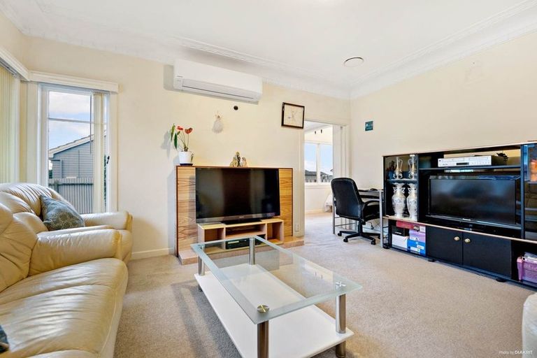 Photo of property in 42 Ranfurly Road, Papatoetoe, Auckland, 2104