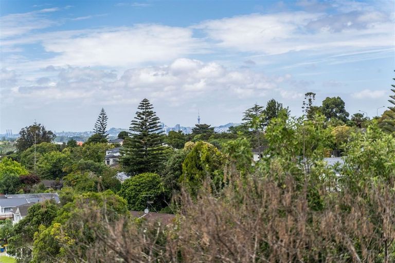 Photo of property in 2/16 Laurina Road, Sunnynook, Auckland, 0620