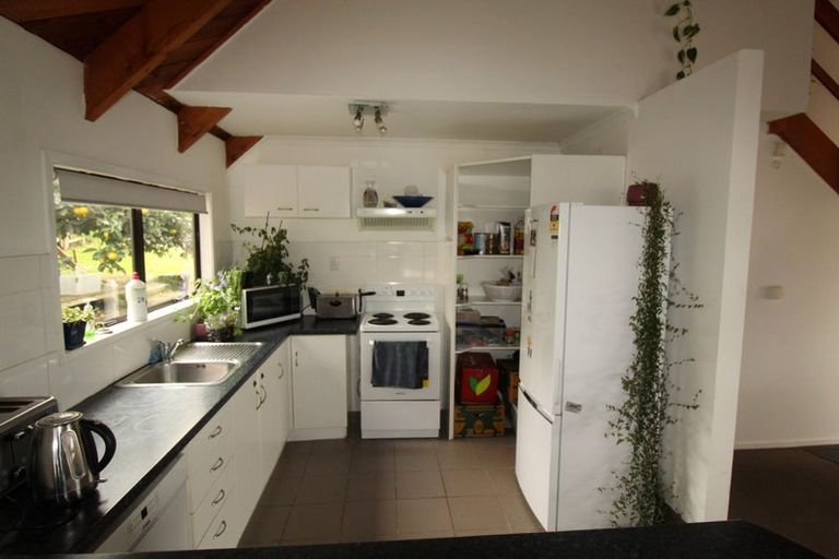 Photo of property in 10 Kayle Glen, West Harbour, Auckland, 0618