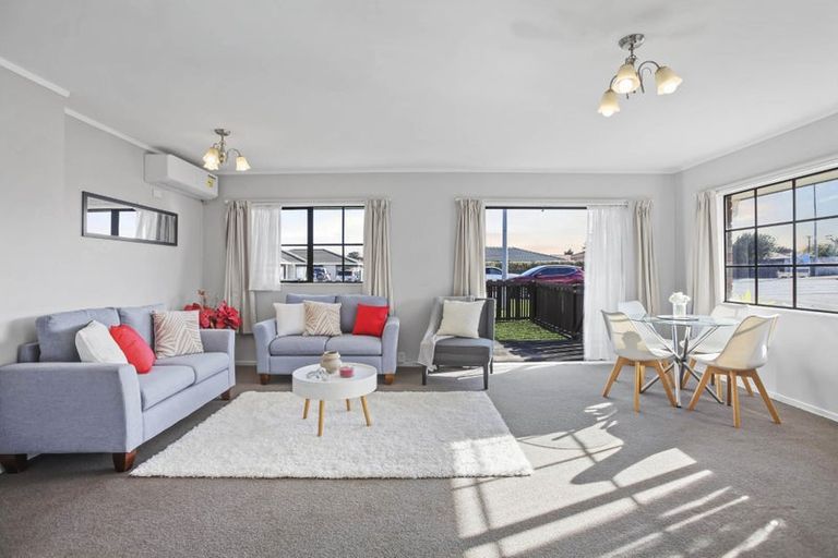 Photo of property in 1/20 Sturges Road, Henderson, Auckland, 0612