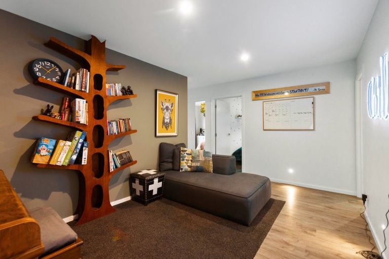 Photo of property in 77 Stratford Drive, Mount Pisa, Cromwell, 9383