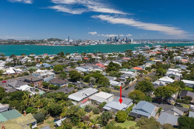 Photo of property in 10 High Street, Devonport, Auckland, 0624