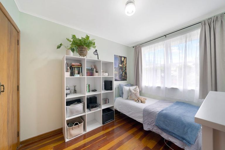 Photo of property in 7 Kelwyn Road, Kelston, Auckland, 0602