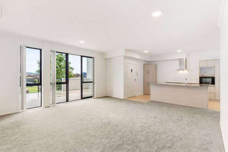 Photo of property in 8/130 Stancombe Road, Flat Bush, Auckland, 2016