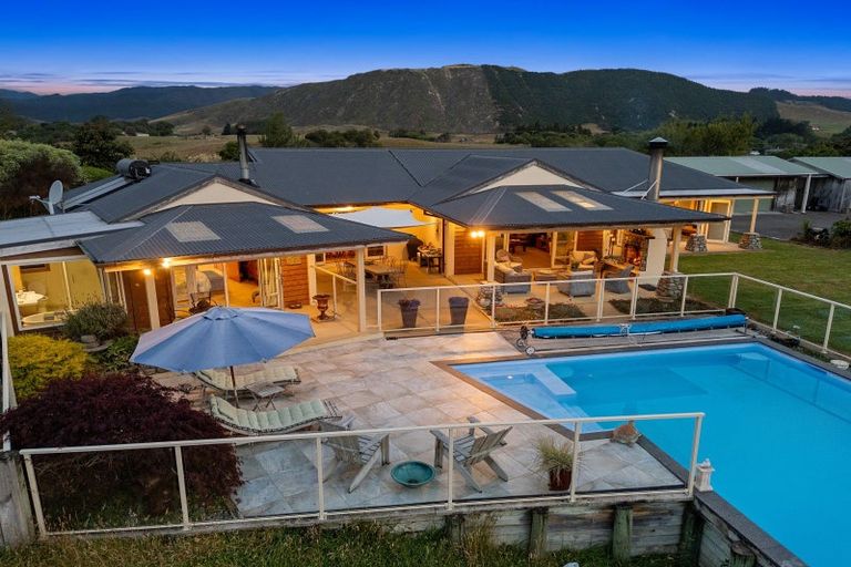 Photo of property in 101 Forest Lakes Road, Otaki, 5583