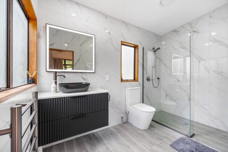 Photo of property in 78 Opanuku Road, Henderson Valley, Auckland, 0612