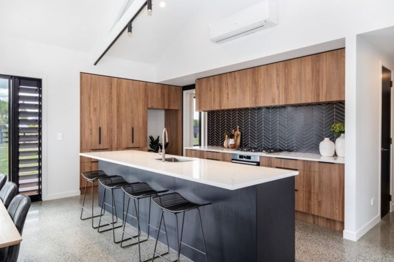 Photo of property in 35 Mike Smith Drive, Cambridge, 3434