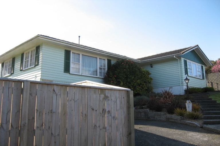 Photo of property in 1 Lincoln Grove, Wainuiomata, Lower Hutt, 5014
