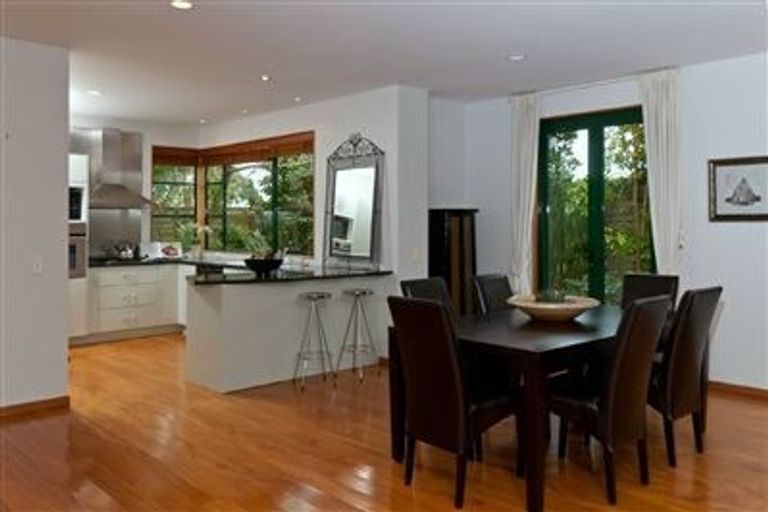 Photo of property in 2/15 Seacliffe Avenue, Belmont, Auckland, 0622