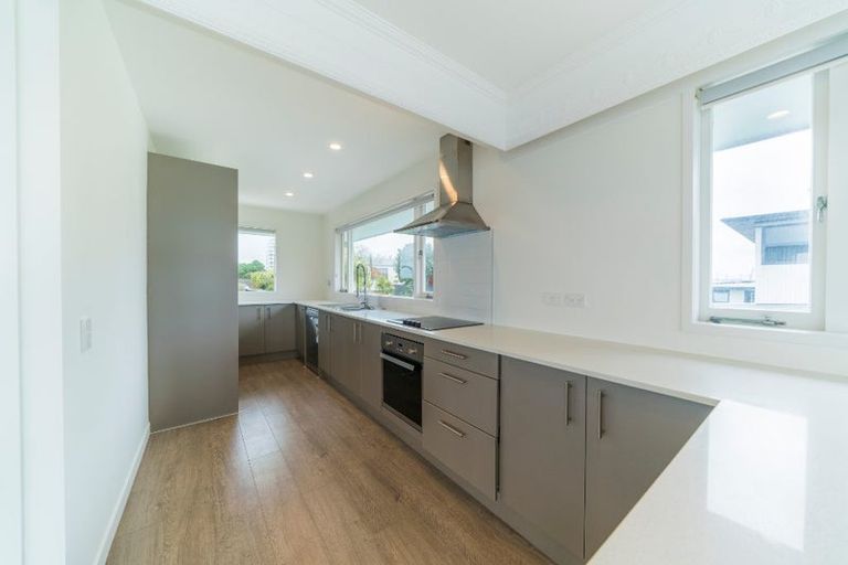 Photo of property in 81a Stanley Point Road, Stanley Point, Auckland, 0624