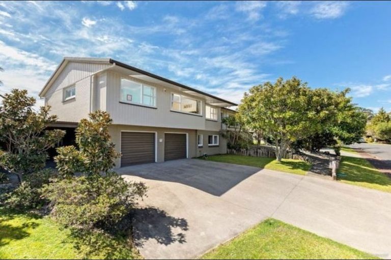Photo of property in 3 Santa Rosa Terrace, Forrest Hill, Auckland, 0620
