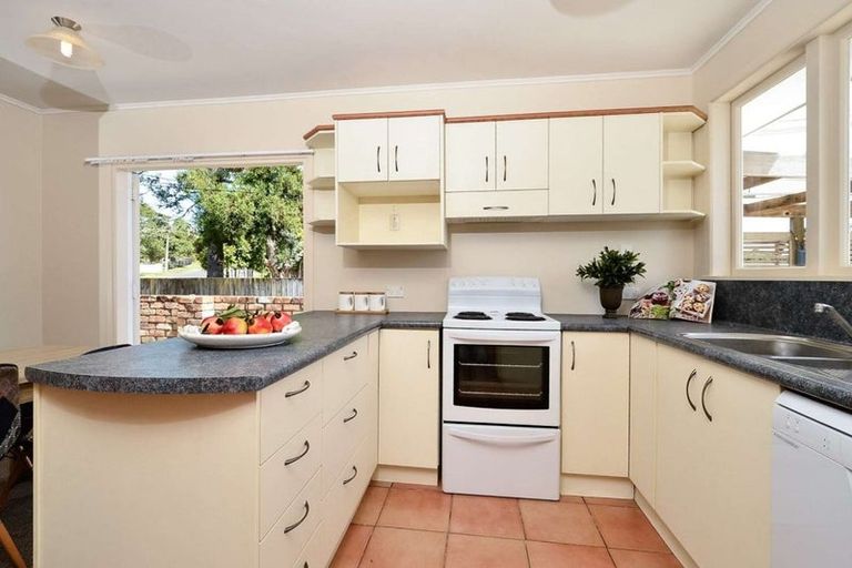 Photo of property in 24 Helena Street, Massey, Auckland, 0614