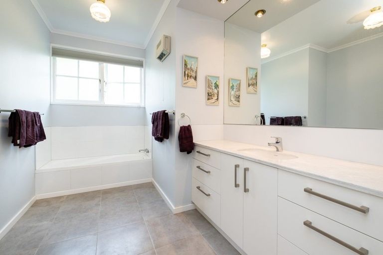 Photo of property in 6 Randall Place, Hospital Hill, Napier, 4110