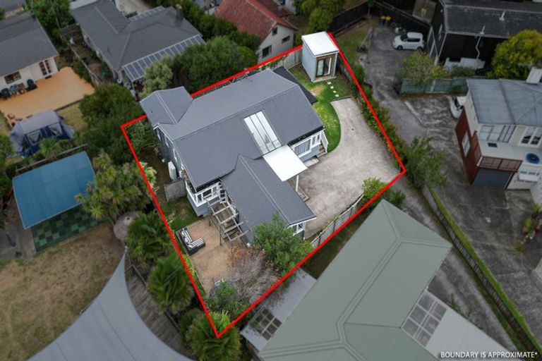 Photo of property in 2/48 Sunnynook Road, Sunnynook, Auckland, 0620