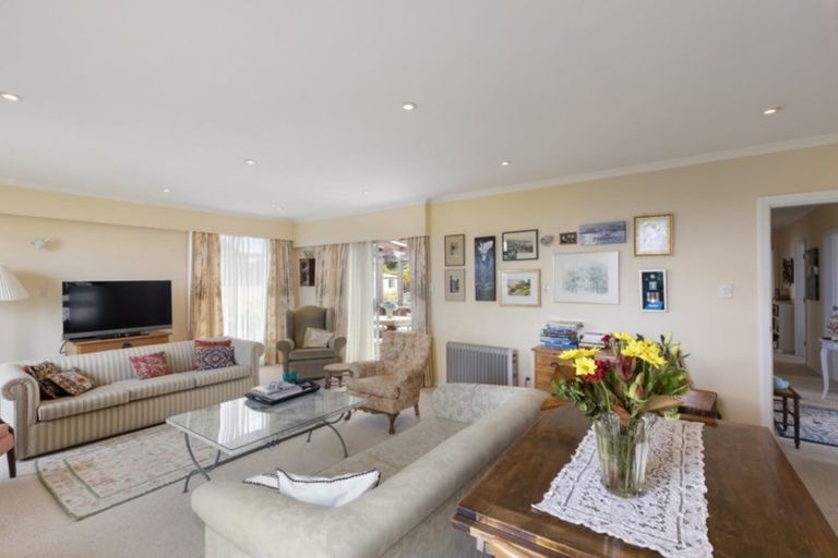 Photo of property in 53 Oakleigh Street, Maungaraki, Lower Hutt, 5010