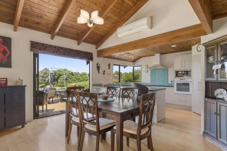 Photo of property in 52 Links View Drive, Omokoroa, 3114