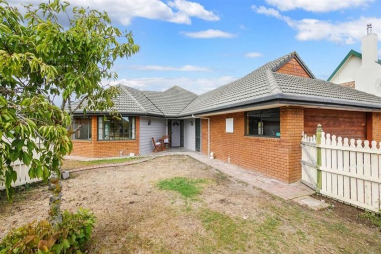 Photo of property in 36 Orlando Crescent, Waimairi Beach, Christchurch, 8083