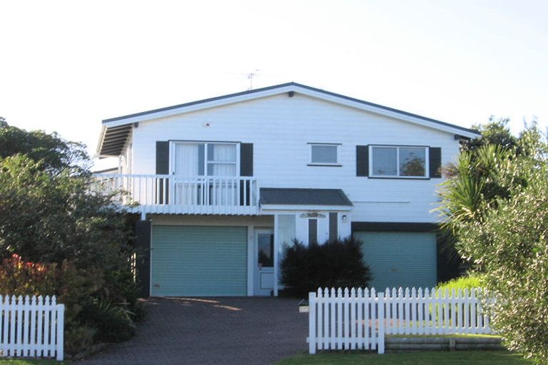 Photo of property in 7 Napier Grove, Waikanae Beach, Waikanae, 5036
