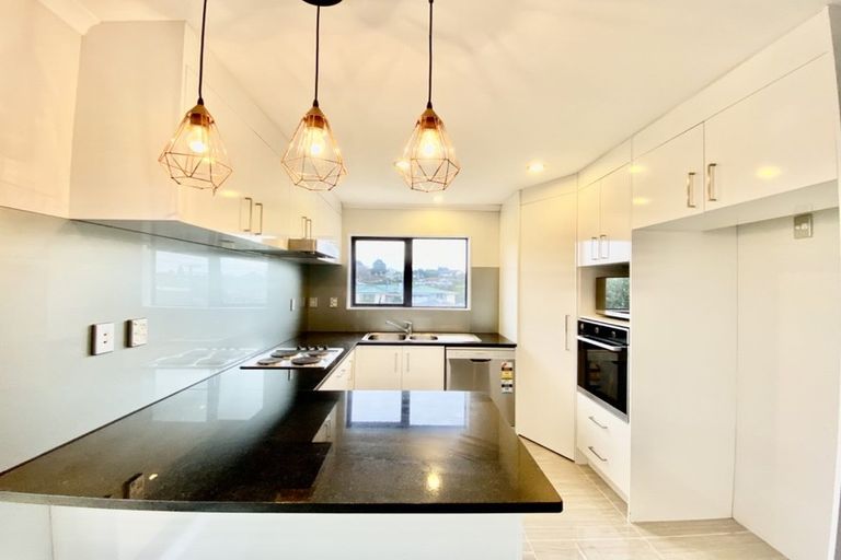 Photo of property in 14 Ray Small Drive, Papakura, 2110