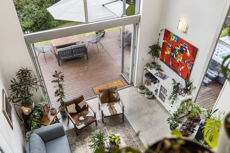 Photo of property in 11a Wernham Place, Northcote, Auckland, 0626