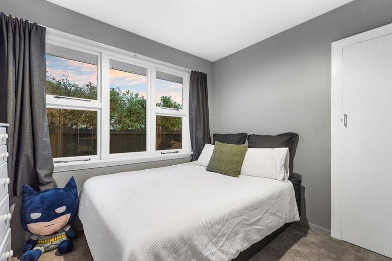 Photo of property in 12 Emlyn Place, Avondale, Christchurch, 8061