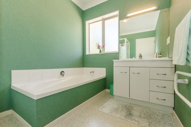 Photo of property in 88 Weggery Drive, Waikanae Beach, Waikanae, 5036