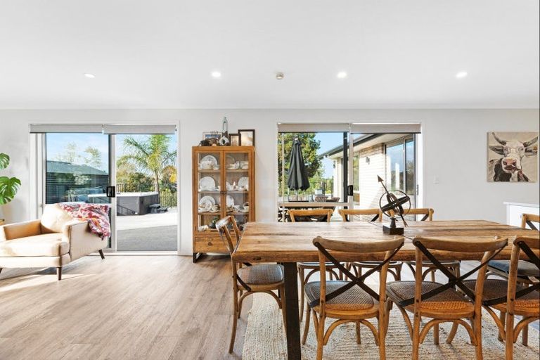 Photo of property in 6 Gavinike Place, Waimauku, 0812