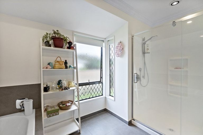 Photo of property in 24 Dalgliesh Avenue, Forest Lake, Hamilton, 3200