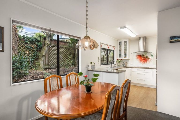 Photo of property in 2/3 Lantana Road, Green Bay, Auckland, 0604