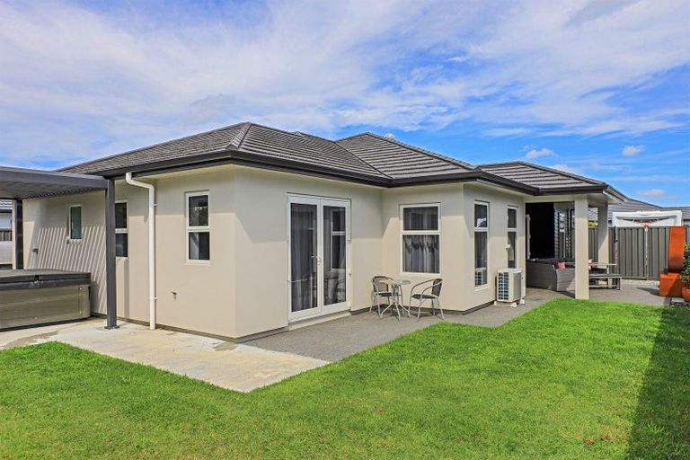 Photo of property in 25 Young Place, Taradale, Napier, 4112