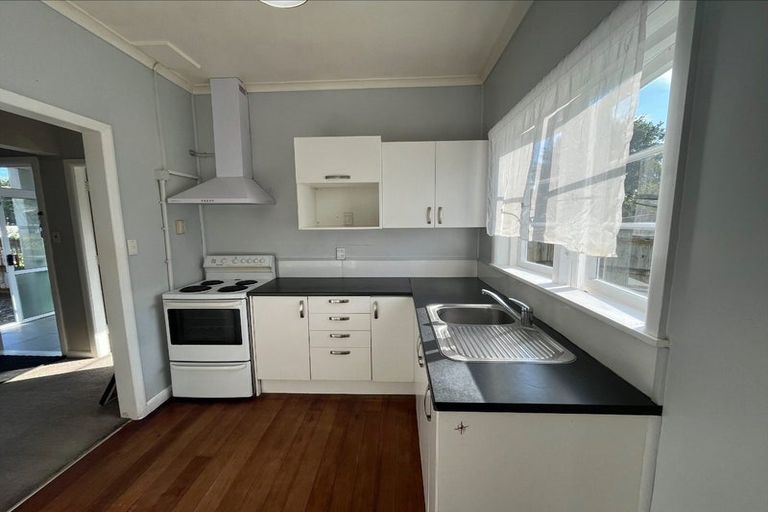 Photo of property in 98/98a Weraroa Road, Levin, 5510