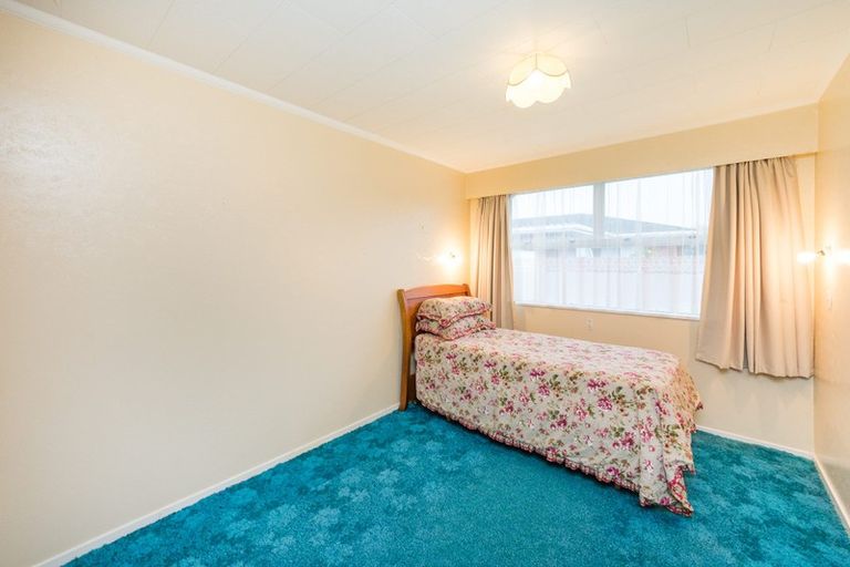 Photo of property in 5 Westhaven Grove, Takaro, Palmerston North, 4412