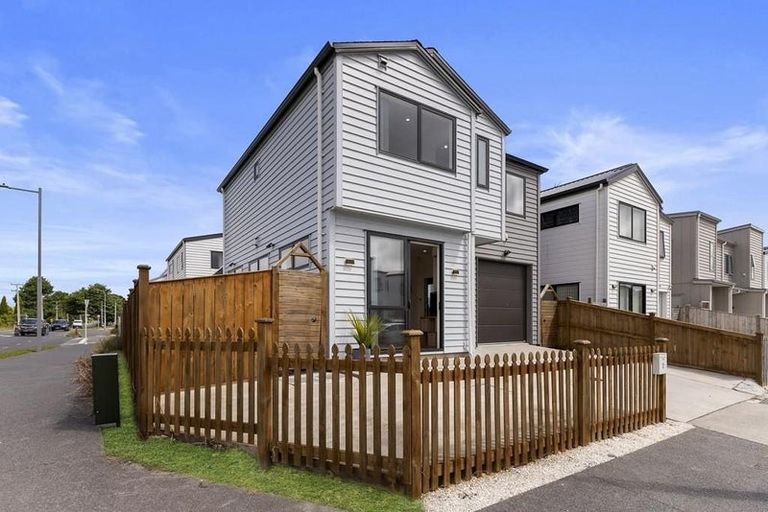 Photo of property in 2 Tumu Road, Papakura, 2110